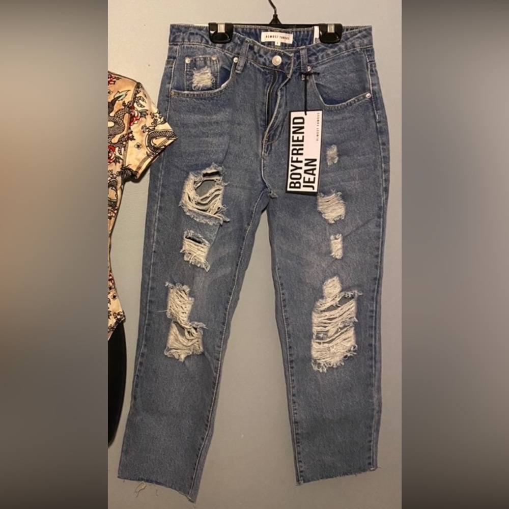 Medium Wash High Rise Size 7 Ripped Raw Edge Hem Cropped Jeans